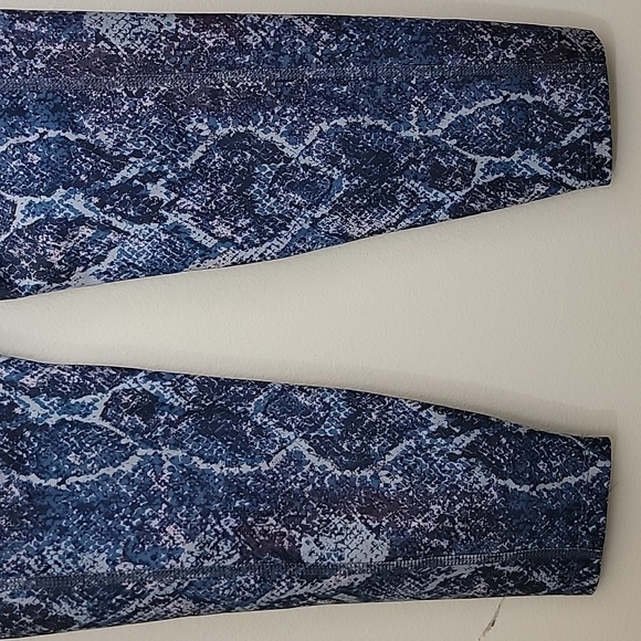 Nova Sport Blue Snakeskin Workout Leggings Pants S/M - Picture 10 of 11